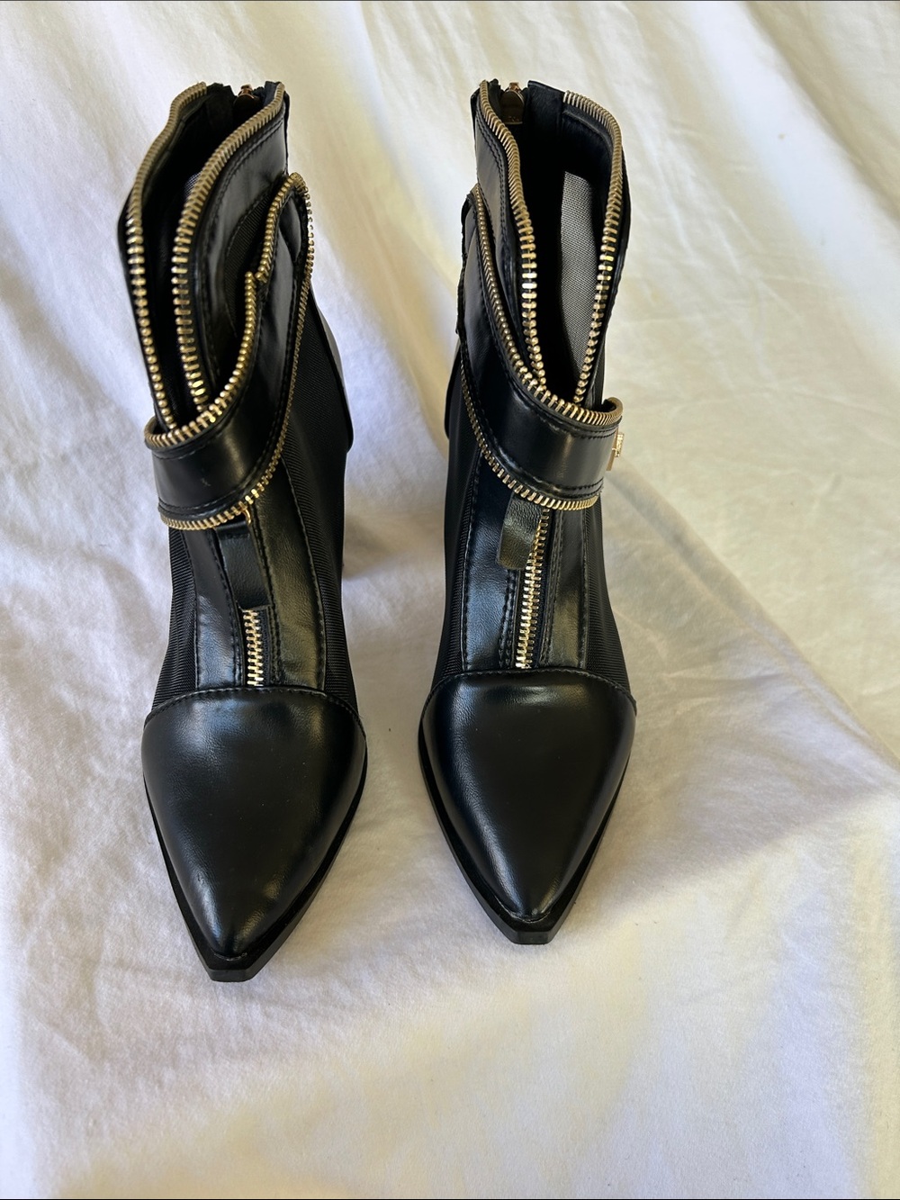 Source Unknown Black Pointed Zip-Trim Ankle Boots